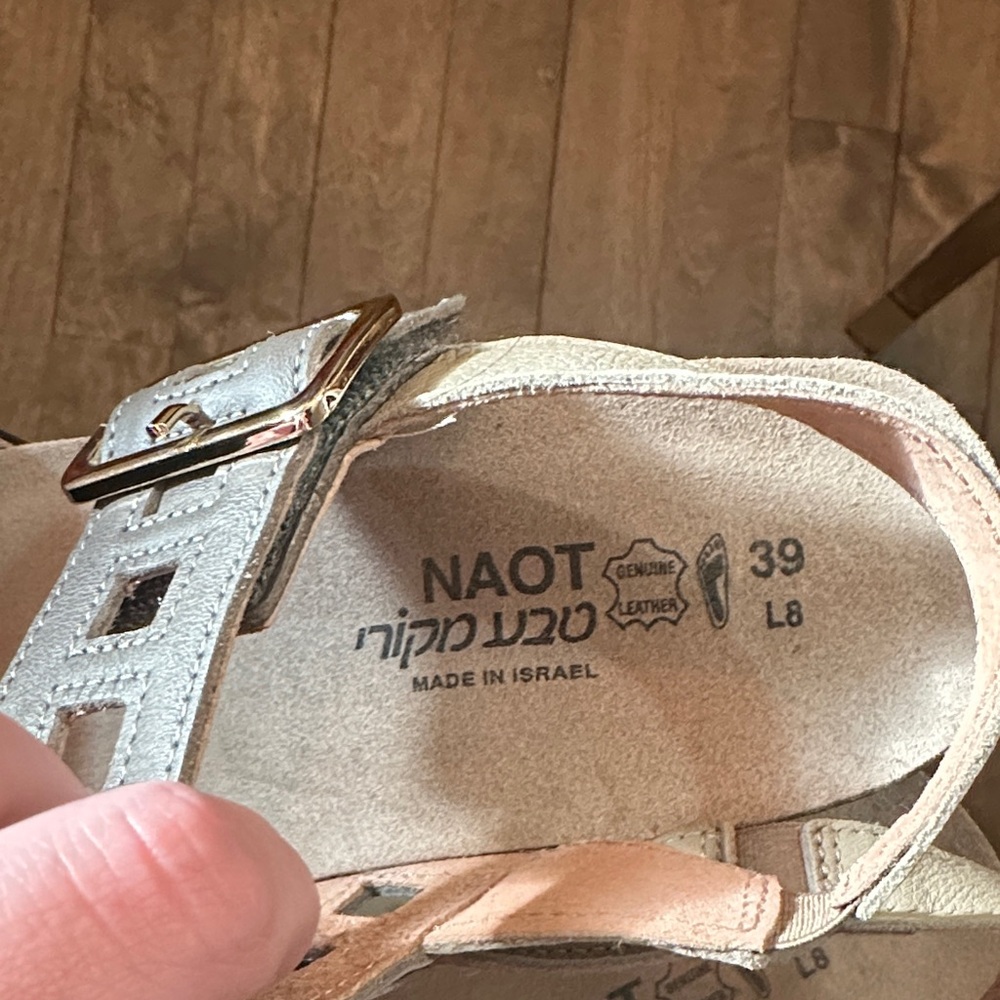 Naot Women's Black and Taupe Cutout Strap Sandals Size 39 Size 8/8.5 - Picture 2 of 12
